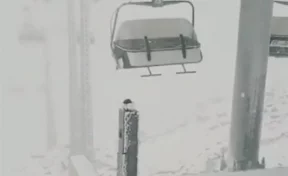 В Сети появилось видео засыпанного снегом Шерегеша
