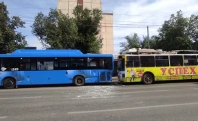 В ГИБДД озвучили подробности ДТП с троллейбусом и автобусом на проспекте Ленина в Кемерове