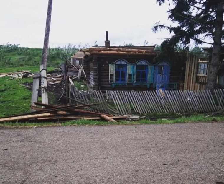 Фото: Прокурор пообщался с жителями разрушенной ураганом кузбасской деревни 2