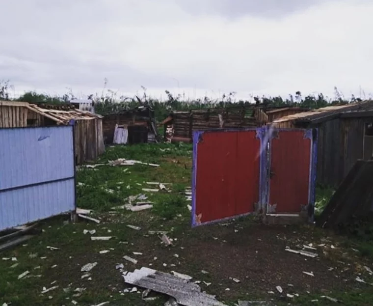 Фото: Прокурор пообщался с жителями разрушенной ураганом кузбасской деревни 3