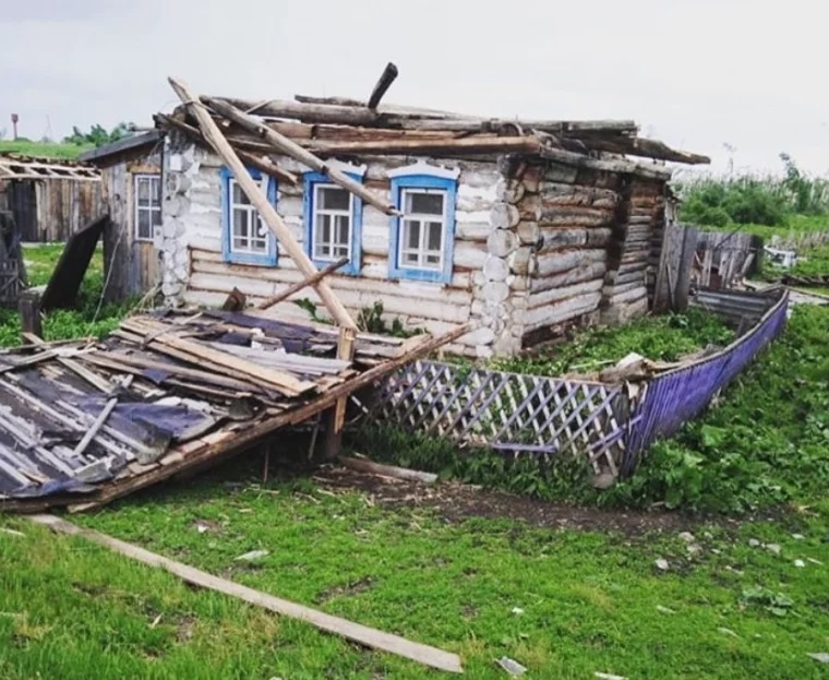 Фото: Прокурор пообщался с жителями разрушенной ураганом кузбасской деревни 4