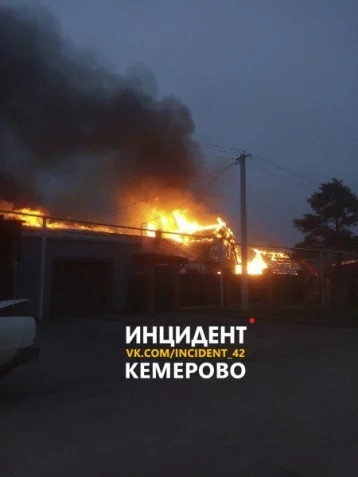 Фото: В посёлке Металлплощадка сгорели два жилых дома 3