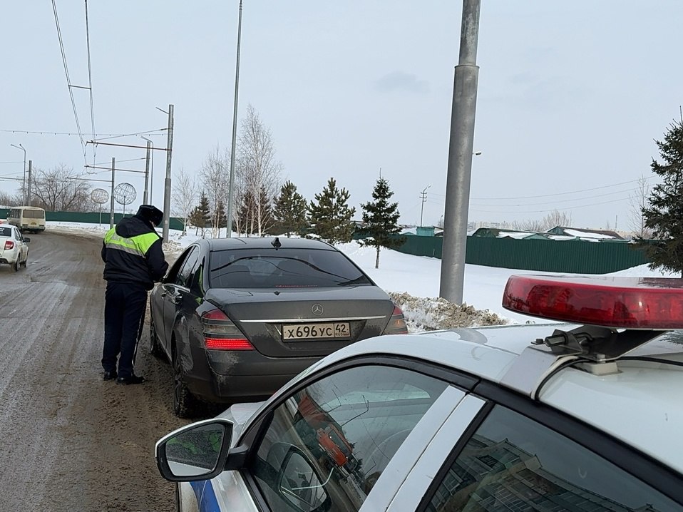 В Ленинск-Кузнецком сотрудники ГИБДД пресекли 50 нарушений ПДД 