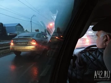 Фото: На Радуге в Кемерове утром 20 декабря образовались пробки 1