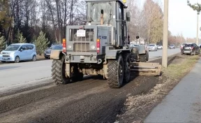 49 единиц техники вышли на уборку дорог в Кемерове 4 ноября