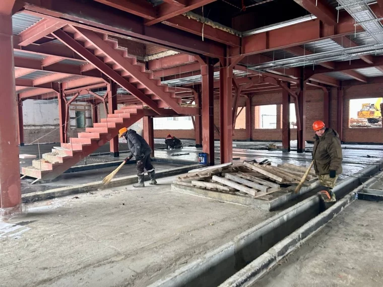 Фото: Власти пригрозили подрядчику жёсткими мерами за срыв ремонта школы в Кузбассе 1