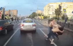 Фото: В Кузбассе драка на проезжей части попала на видео 1