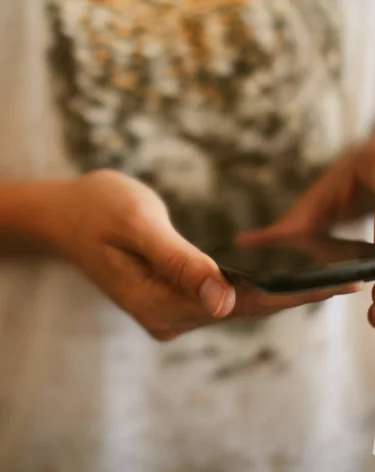 Сибирскую модель удерживают в скам-центре в Мьянме