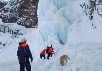 Фото: Четырёх человек извлекли из-под завалов ледника на Камчатке 1