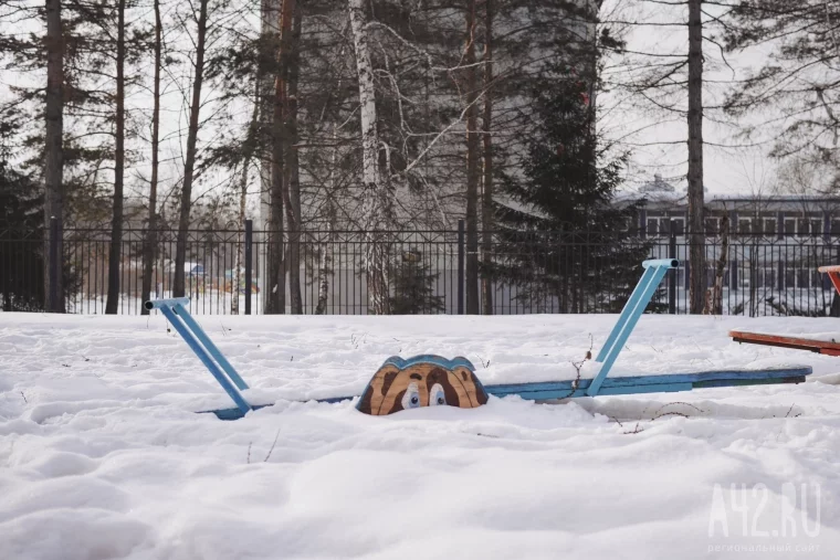 Фото: Дворы спальных районов Кемерова, где остановилось время 21