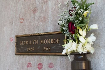 Фото: Создателя Playboy похоронят рядом с Мэрилин Монро 1