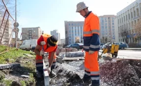 В Кемерове ремонтируют разрушенный теплосетевиками асфальт на Ленина — Мичурина