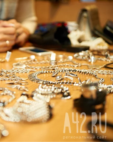 Пенсионер из Тюмени отдал мошенникам золото на 14,8 млн рублей