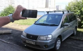 В Кемерове водителей массово штрафуют за парковку на газоне: прошёл очередной рейд