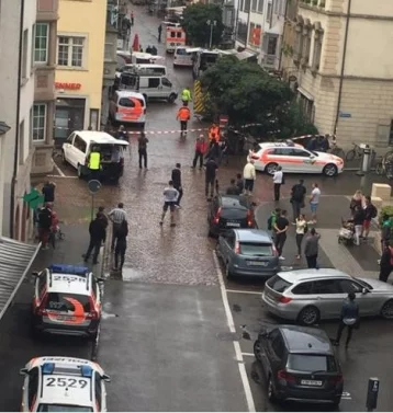 Фото: В Швейцарии неизвестный ранил бензопилой пять человек 1
