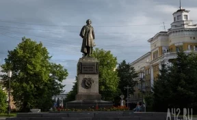 День Пушкина: кемеровчане возложат цветы к памятнику поэту