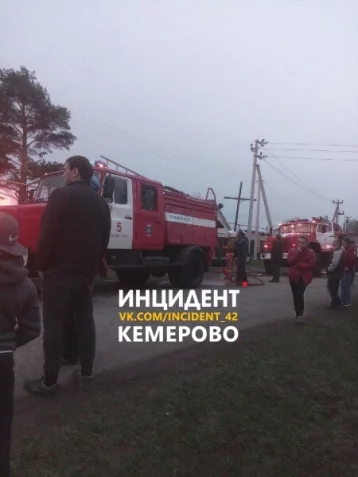 Фото: В посёлке Металлплощадка сгорели два жилых дома 4