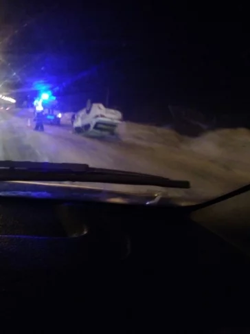 Фото: В кузбасской полиции рассказали подробности ДТП с перевернувшимся такси 2