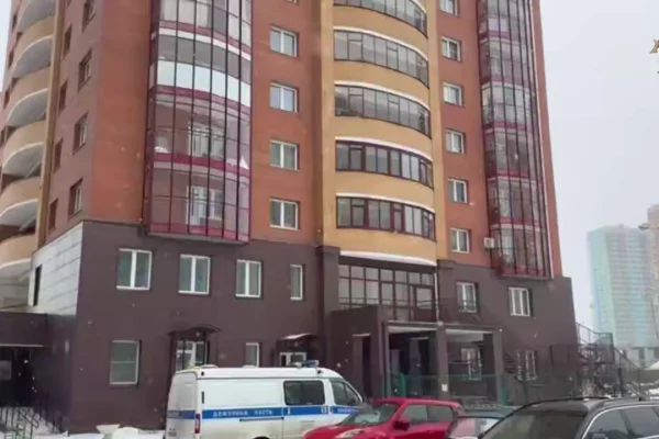 В Красноярске обнаружили тела женщины и её дочери с признаками падения с высоты