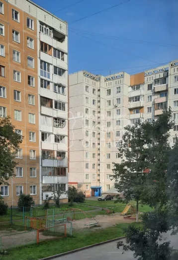 Фото: Кемеровчанка пожаловалась на состояние детской площадки «времён СССР» 1