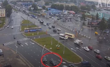 Фото: Момент ДТП на Кузнецком проспекте в Кемерове попал на видео 1