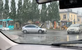 Очевидцы: Ford и LADA столкнулись на проспекте Ленина в Кемерове
