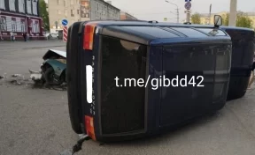 В ГИБДД рассказали подробности ДТП с опрокинувшимся набок автомобилем в Новокузнецке