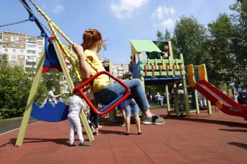 Фото: В кемеровском Сквере новорождённых появилась детская площадка 1