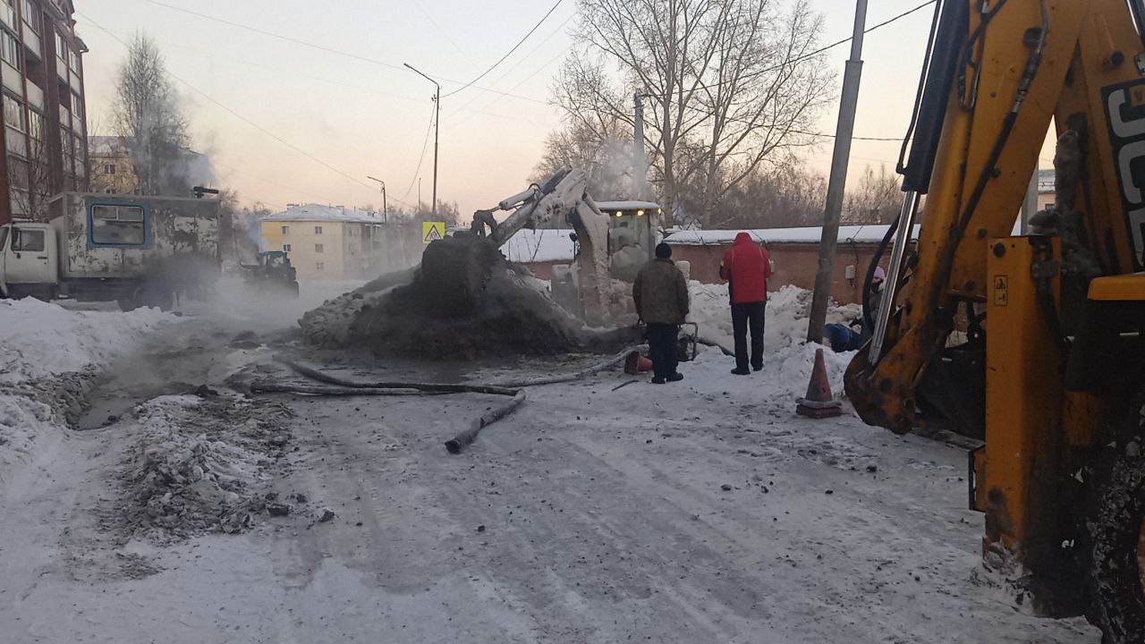 В Кузбассе произошёл порыв на водопроводе: холодную воду отключили в ТЦ, гостинице администрации и жилых домах