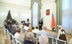 Губернатор Кузбасса вручил федеральные награды многодетным семьям и волонтёрам