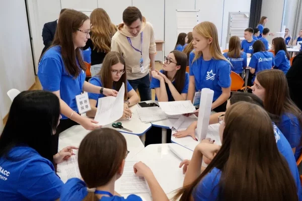 Создать реестр талантливых детей: кузбасские отличники предложили планы по развитию молодёжи