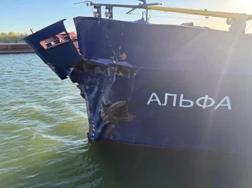 Фото: В Ростовской области теплоход столкнулся с воротами Кочетовского гидроузла 1