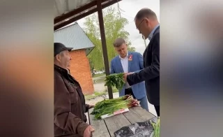 Губернатор Кузбасса купил колбу у пенсионера в Гурьевске и поделился видео их разговора