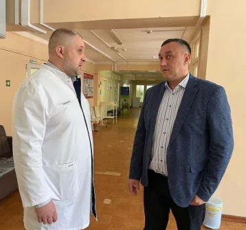 Фото: Глава минздрава Кузбасса проверил медучреждения в Юрге  1