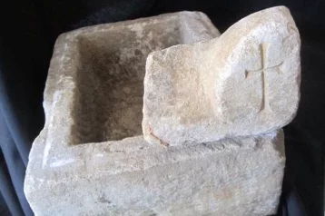 Фото: Археологи нашли каменный ковчег от креста, на котором был распят Иисус Христос 1