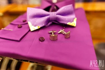 Мужская сорочка – 1 900 рублей, бабочка – 500 рублей, запонки – 1 450 рублей