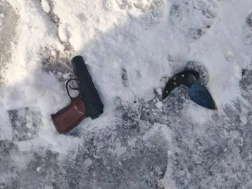 Фото: Полицейские задержали мужчину после нападения с ножом на жителей Междуреченска 1