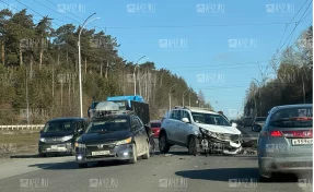 В Кемерове на улице Терешковой столкнулись две иномарки