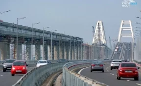 По Крымскому мосту за первые восемь часов проехало более 700 грузовиков
