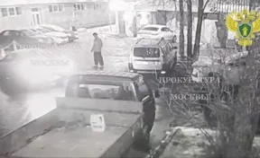 Таксист сбил, а затем насмерть задавил пенсионерку в Москве