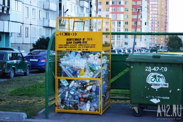 Кемеровчанам напомнили, куда сдать батарейки, пластик и старую одежду