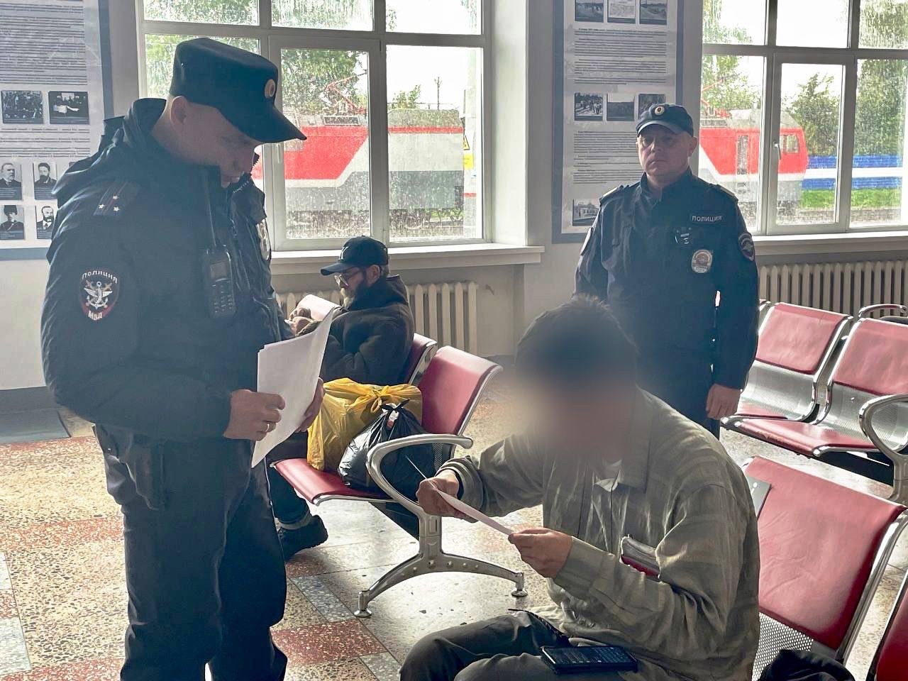 Транспортные полицейские задержали 6 нелегальных мигрантов в Кузбассе