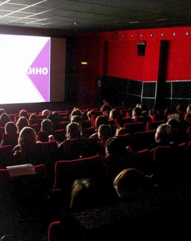 В Абакане более 30 человек получили поражение сетчатки после просмотра фильма в кинотеатре 