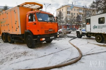 Фото: В Кемерове автомобиль повредил трубопровод воздушной тепломагистрали: жителей предупредили о возможном похолодании в квартирах 1