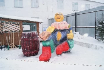 Фото: Миньоны, Емеля и Снегурочка: в кузбасской колонии прошёл конкурс новогодних фигур из снега и льда 10