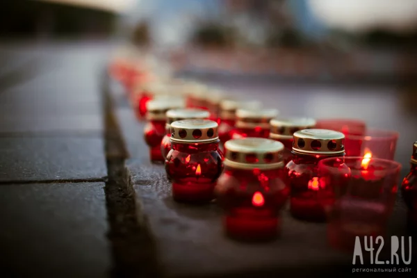 В Кузбассе школьник расписал маркером военный мемориал