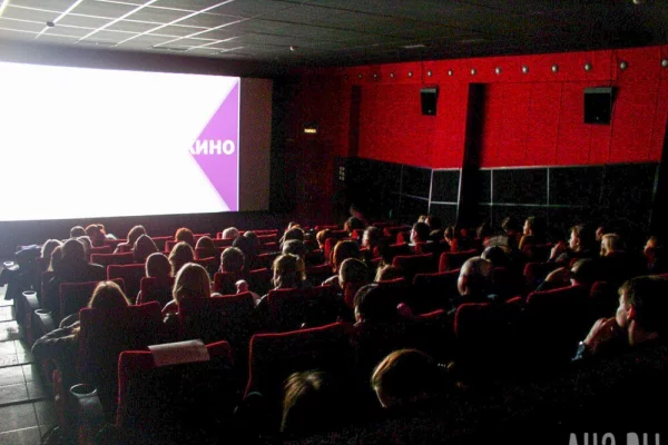 В Абакане более 30 человек получили поражение сетчатки после просмотра фильма в кинотеатре 