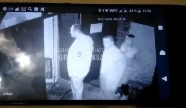 Фото: Появилось новое видео конфликта сотрудников кузбасской колонии с посетителем магазина 3