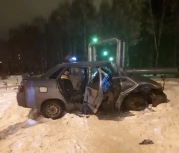 Фото: В ГИБДД рассказали подробности ночного столкновения «десятки» и Hyundai в Кемерове 1
