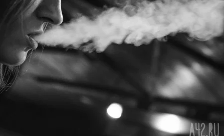 «Туда напихивают всё, что хотите»: Онищенко призвал полностью запретить вейпы